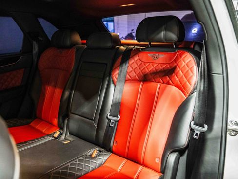 Used 2019 Bentley Bentayga AWD/4WD image 37