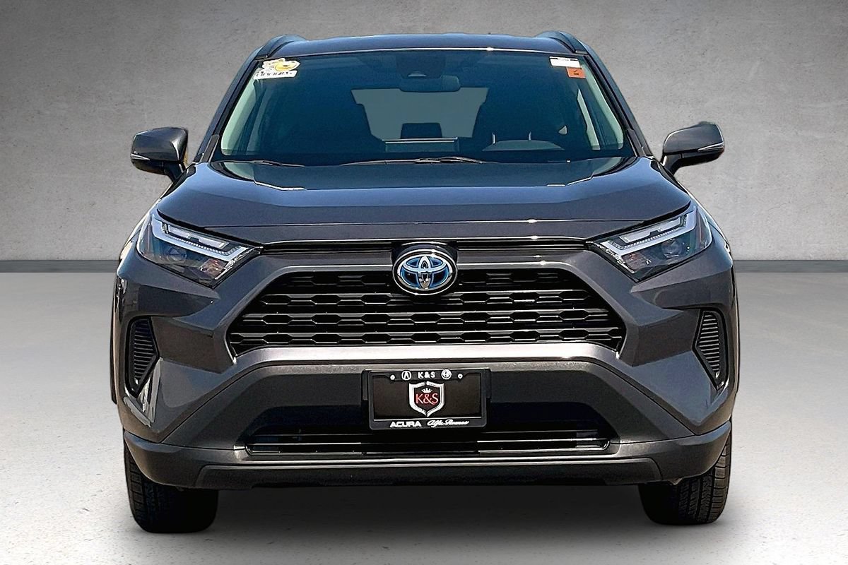 Used 2024 Toyota RAV4 LE AWD/4WD image 3