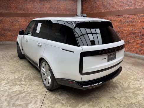 Used 2023 Land Rover Range Rover SE AWD/4WD image 2