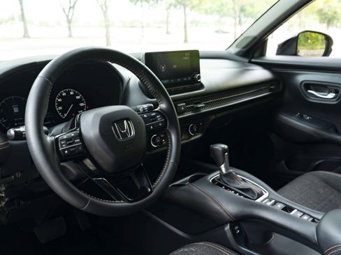 Used 2025 Honda HR-V Sport image 16