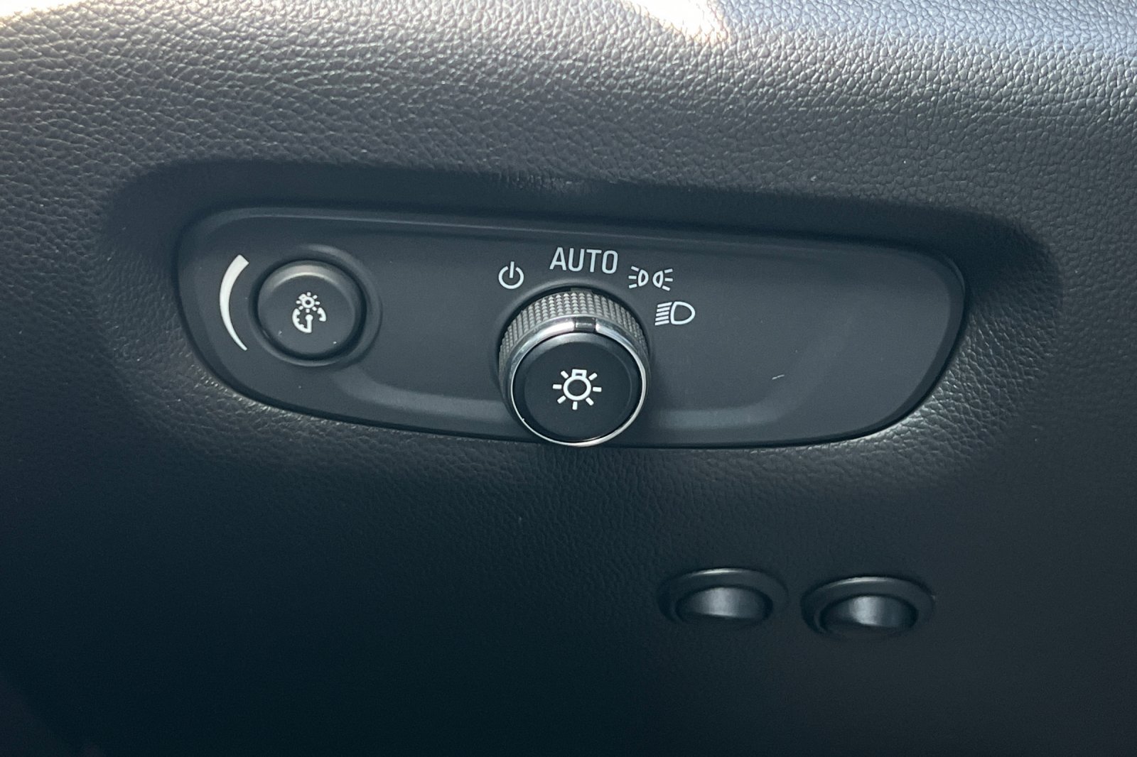 Used 2021 Chevrolet Traverse LS AWD/4WD image 38