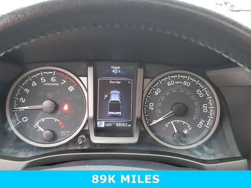 Used 2020 Toyota Tacoma TRD Off-Road image 15