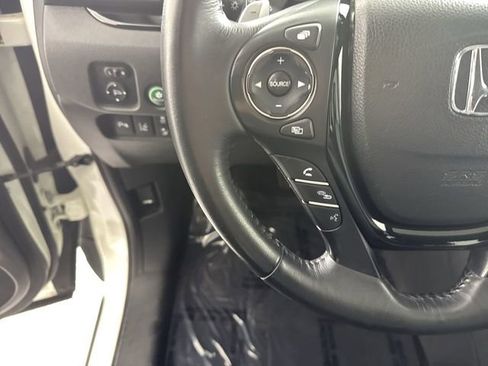 Used 2017 Honda Pilot Touring image 12