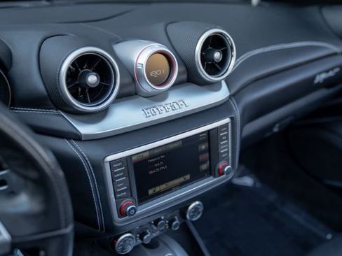 Used 2016 Ferrari California T RWD image 54