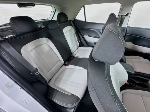 Certified 2025 Hyundai Venue SEL image 25