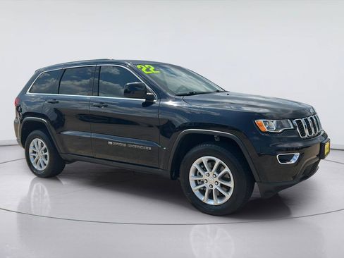 Used 2022 Jeep Grand Cherokee Laredo E w/ Security & Convenience Group AWD/4WD image 3