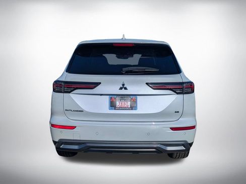 Used 2025 Mitsubishi Outlander SE FWD image 4