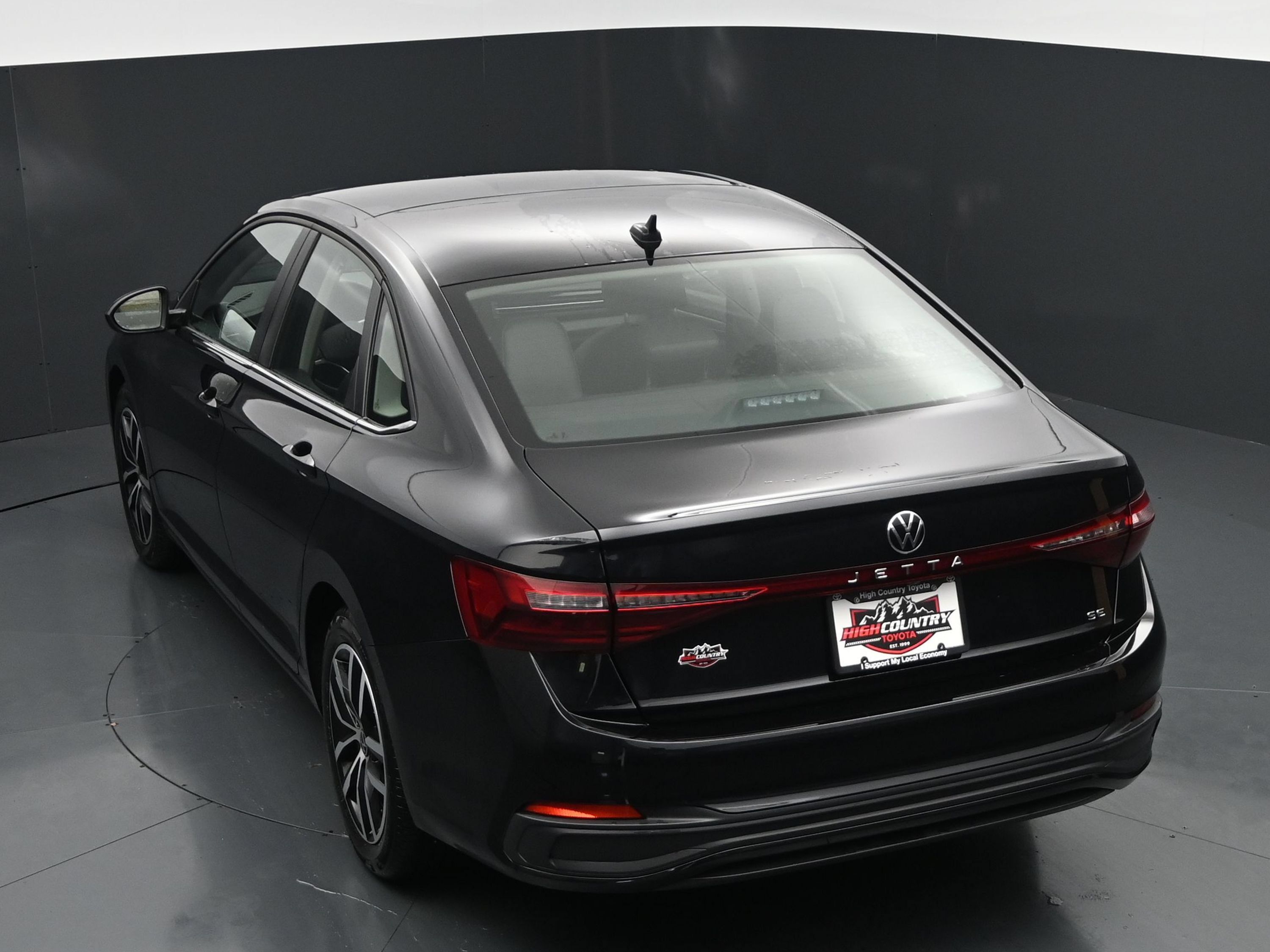 Used 2026 Volkswagen Jetta SE FWD image 29