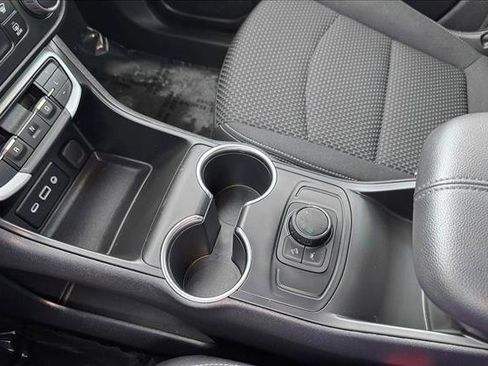 Used 2024 GMC Terrain SLE image 16