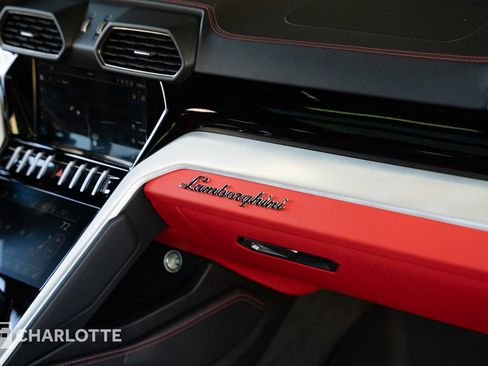 Used 2021 Lamborghini Urus image 31