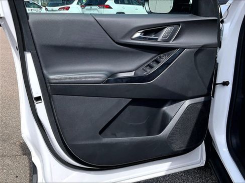 Used 2025 Chevrolet Equinox LT image 9