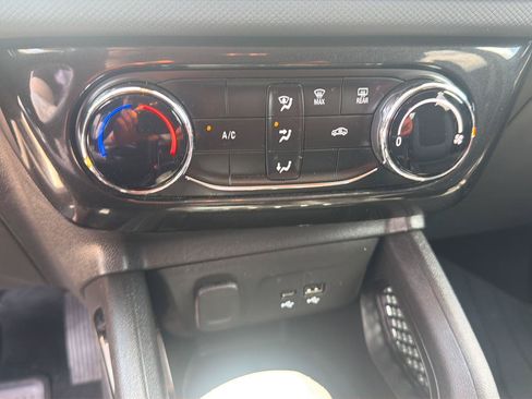 Used 2025 Chevrolet TrailBlazer LT FWD image 26