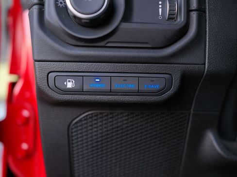 Used 2025 Jeep Wrangler Sahara w/ Safety Group image 11