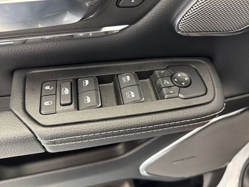 New 2026 RAM 1500 Laramie AWD/4WD image 16