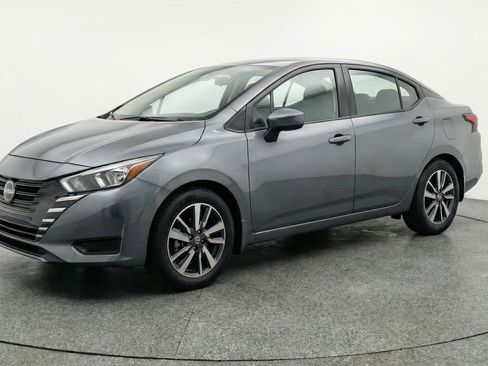 Used 2025 Nissan Versa SV image 3