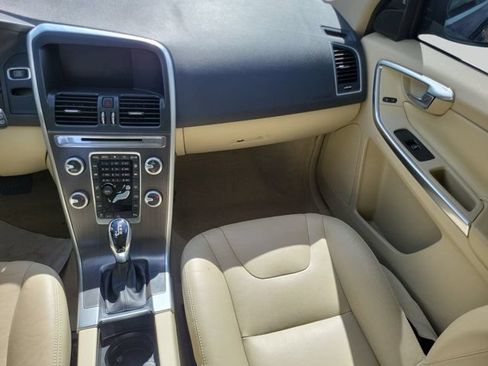Used 2016 Volvo XC60 T5 Premier w/ Proximity Package FWD image 16