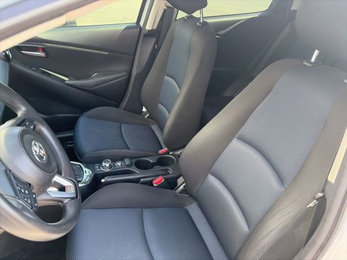 Used 2020 Toyota Yaris LE FWD image 9