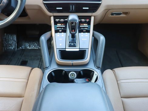 Used 2020 Porsche Cayenne AWD/4WD image 26