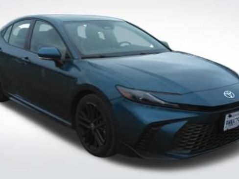Used 2025 Toyota Camry SE FWD image 4