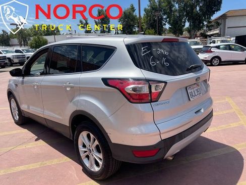 Used 2017 Ford Escape SE image 6