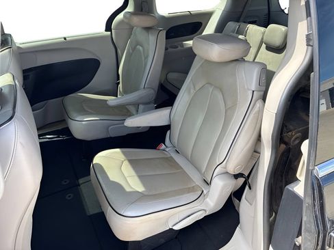Used 2021 Chrysler Pacifica Limited w/ Premium & Safety Sphere Group AWD/4WD image 23