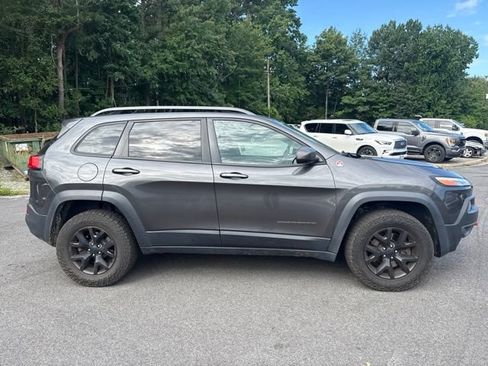 Used 2016 Jeep Cherokee Trailhawk AWD/4WD image 6