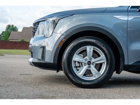 Used 2025 Kia Sorento LX FWD image 10