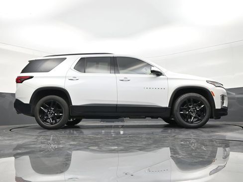 Used 2022 Chevrolet Traverse LT FWD image 25