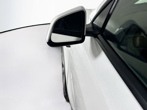 Used 2022 Tesla Model Y Long Range image 16