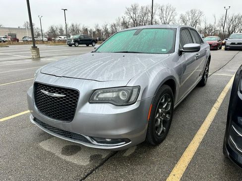 Used 2016 Chrysler 300 S image 10