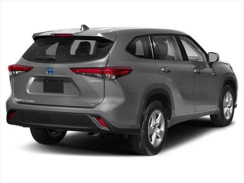 Used 2020 Toyota Highlander XLE AWD/4WD image 2