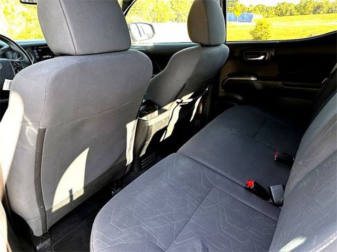 Used 2019 Toyota Tacoma TRD Sport image 28