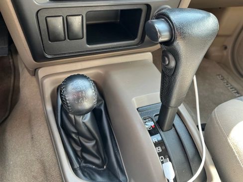 Used 2001 Nissan Pathfinder SE AWD/4WD image 16