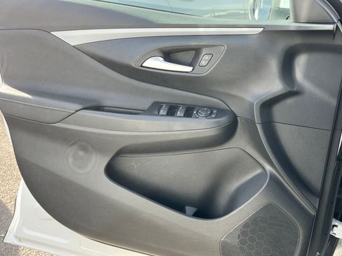Used 2025 Buick Envista Preferred image 20