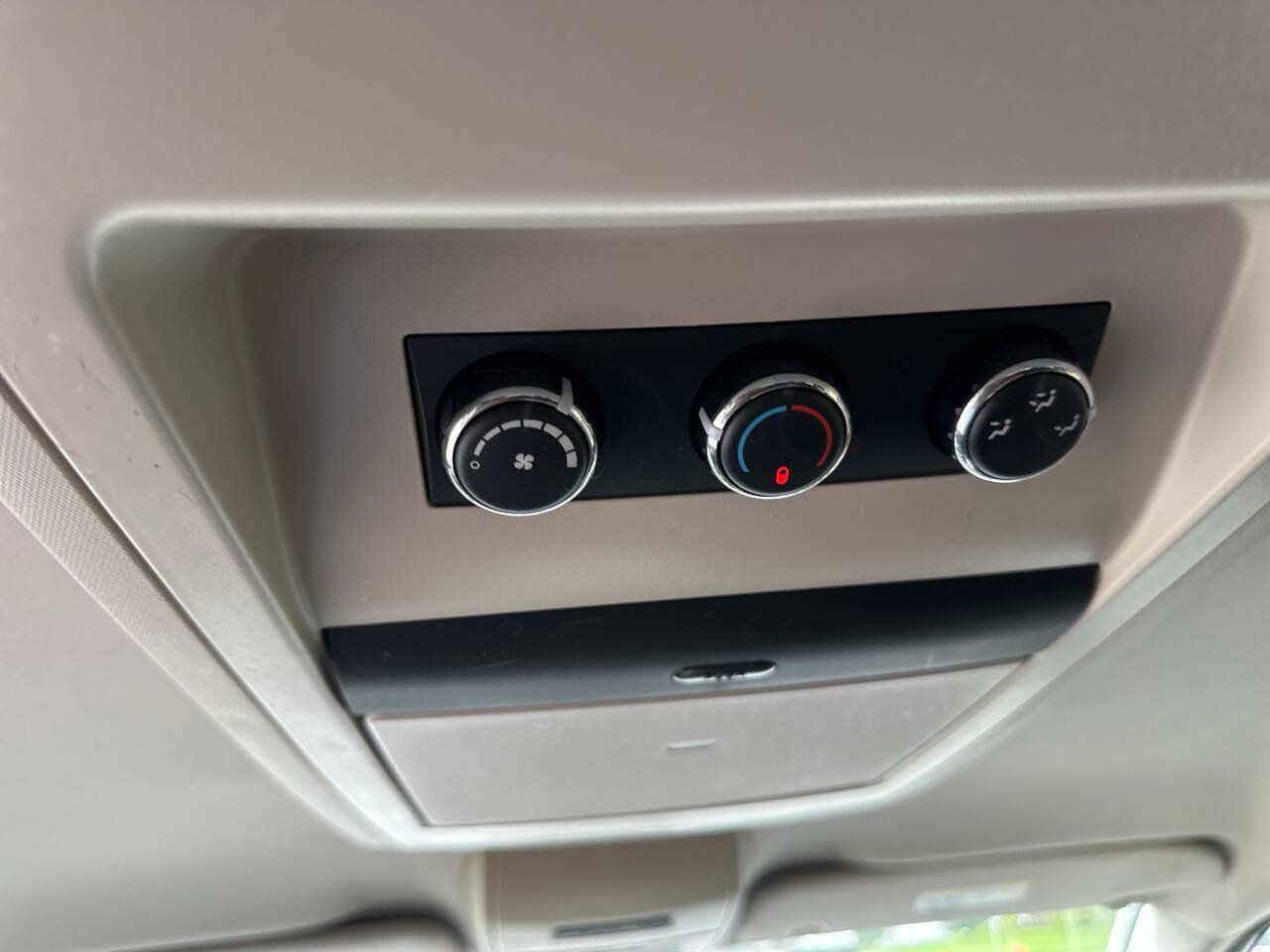 Used 2013 Dodge Grand Caravan SXT w/ Rear Park Assist Pkg FWD image 14