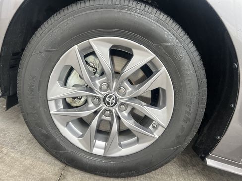 Certified 2024 Toyota Sienna XLE image 9