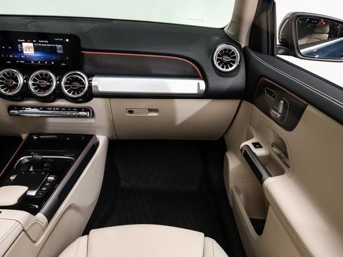 Certified 2022 Mercedes-Benz GLB 250 4MATIC image 17