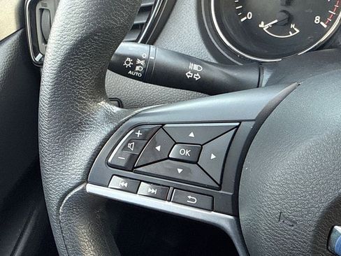 Used 2020 Nissan Rogue Sport S image 22