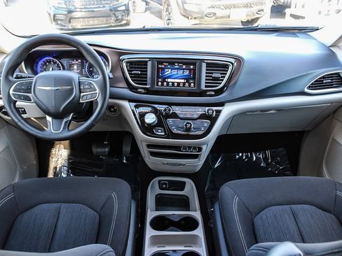 Used 2021 Chrysler Voyager L FWD image 13