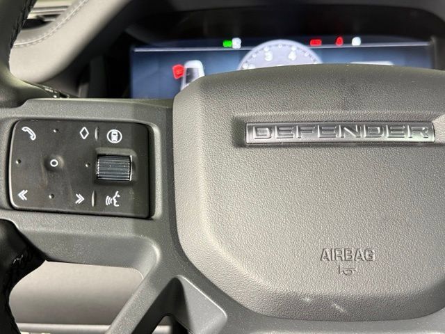 Used 2025 Land Rover Defender 130 X-Dynamic SE AWD/4WD image 31