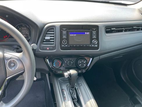 Used 2021 Honda HR-V LX image 12