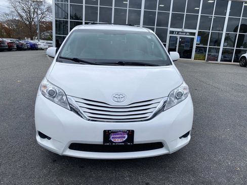 Used 2017 Toyota Sienna LE image 8