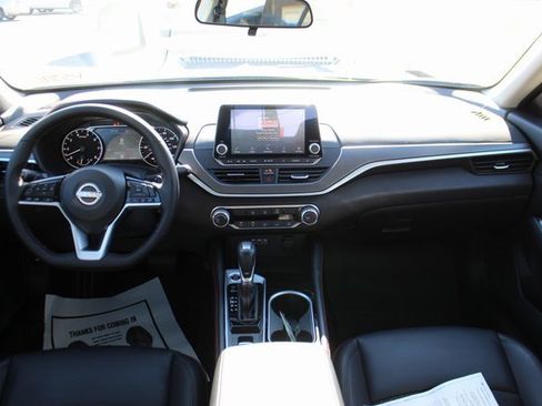 Used 2025 Nissan Altima 2.5 SR image 11