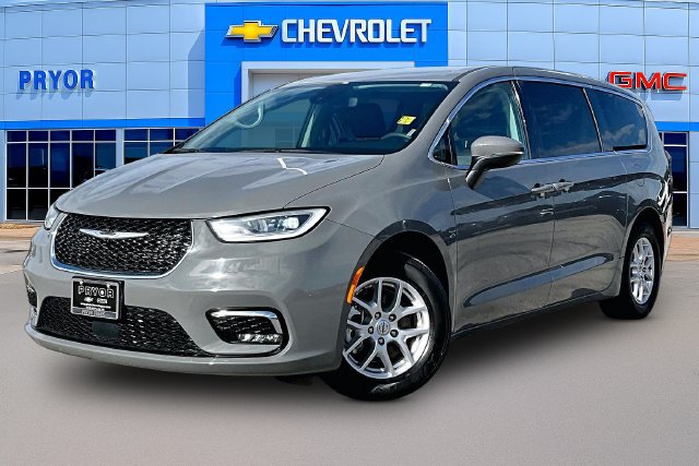 Used 2023 Chrysler Pacifica Touring-L FWD image 3