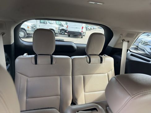 Used 2023 Ford Explorer Limited image 16