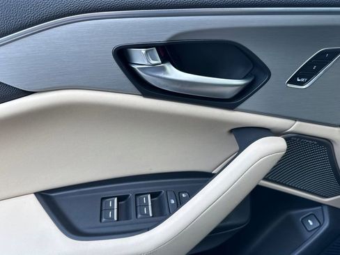 Certified 2025 Acura TLX w/ Technology Package image 15