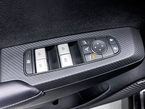 New 2025 Mitsubishi Outlander SE image 10