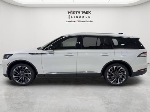 New 2026 Lincoln Aviator Reserve w/ Illumination Package RWD image 2