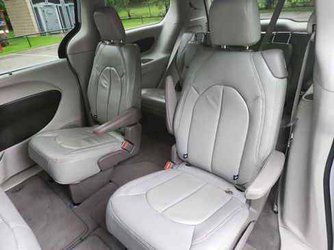 Used 2019 Chrysler Pacifica Touring Plus w/ Tire & Wheel Group image 29