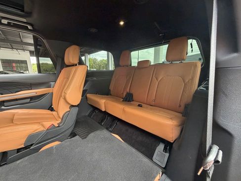 Used 2022 Ford Expedition Platinum AWD/4WD image 33
